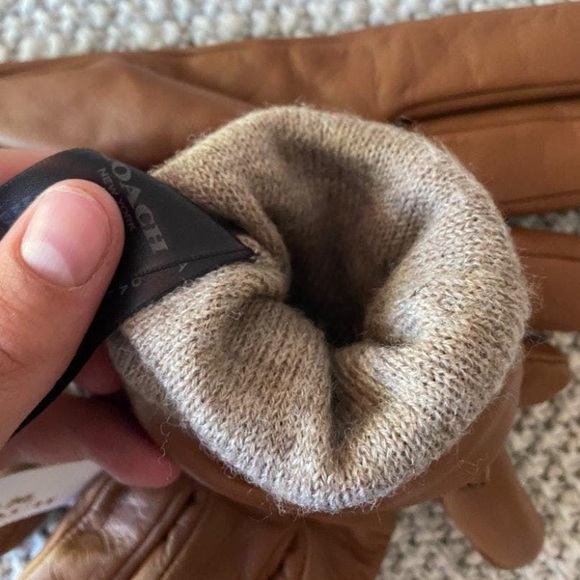 BRAND NEW COACH LEATHER GLOVES NEW WITH TAGS - Picture 3 of 6